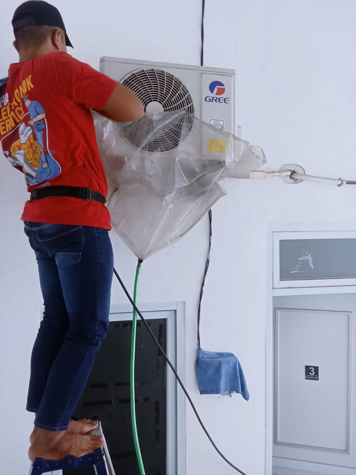 Service dan perbaikan AC