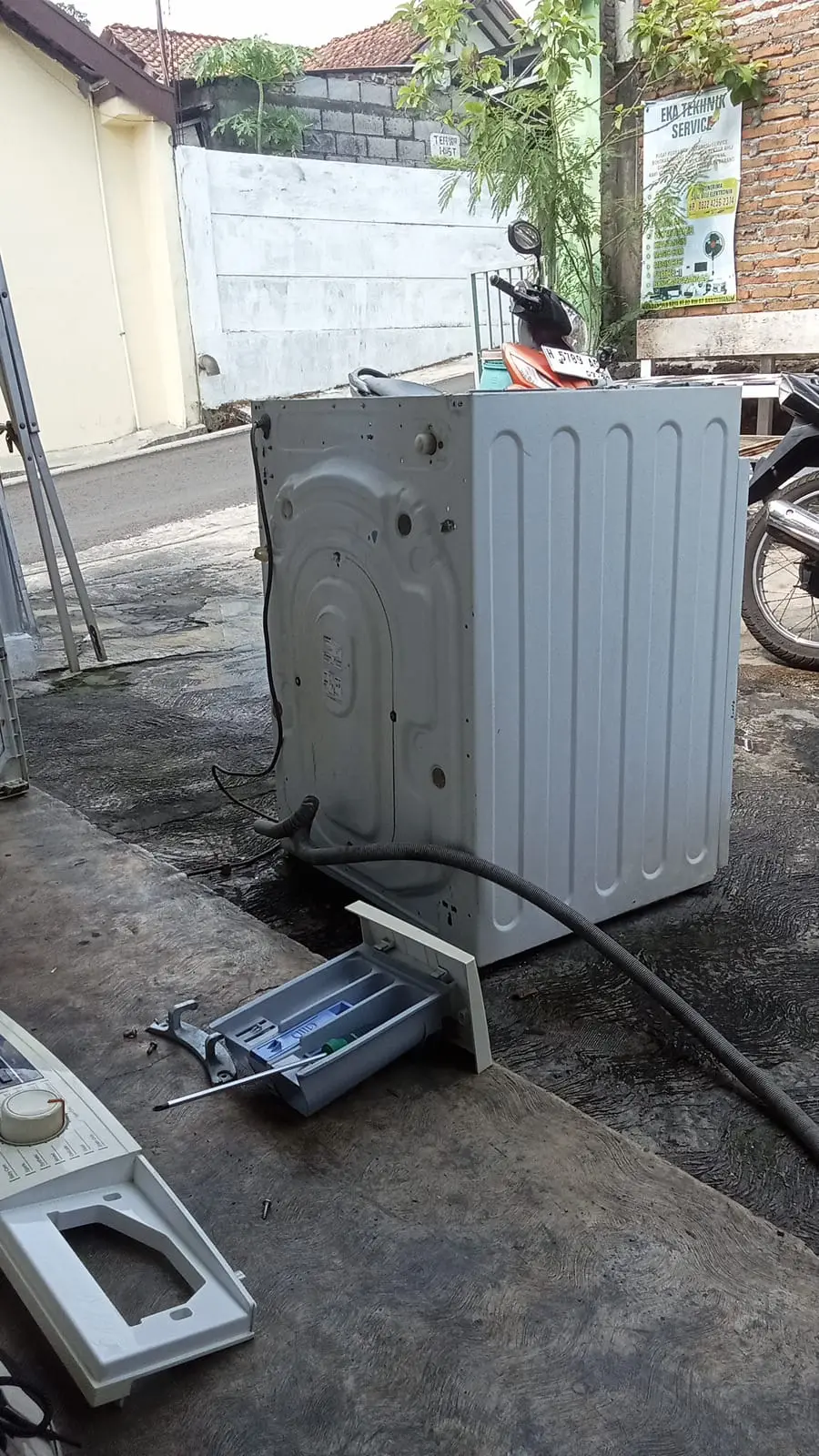 Service dan perbaikan elektronik rumah tangga